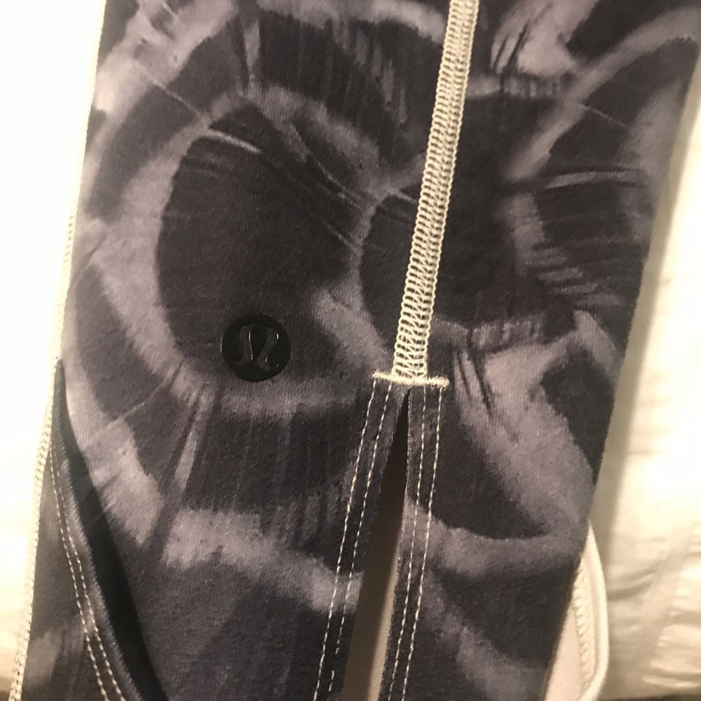 Lululemon workout leggings EUC - Picture 3 of 7